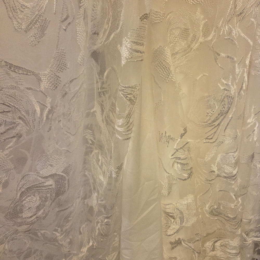 WEDDING DRESS - Picture 4 of 8